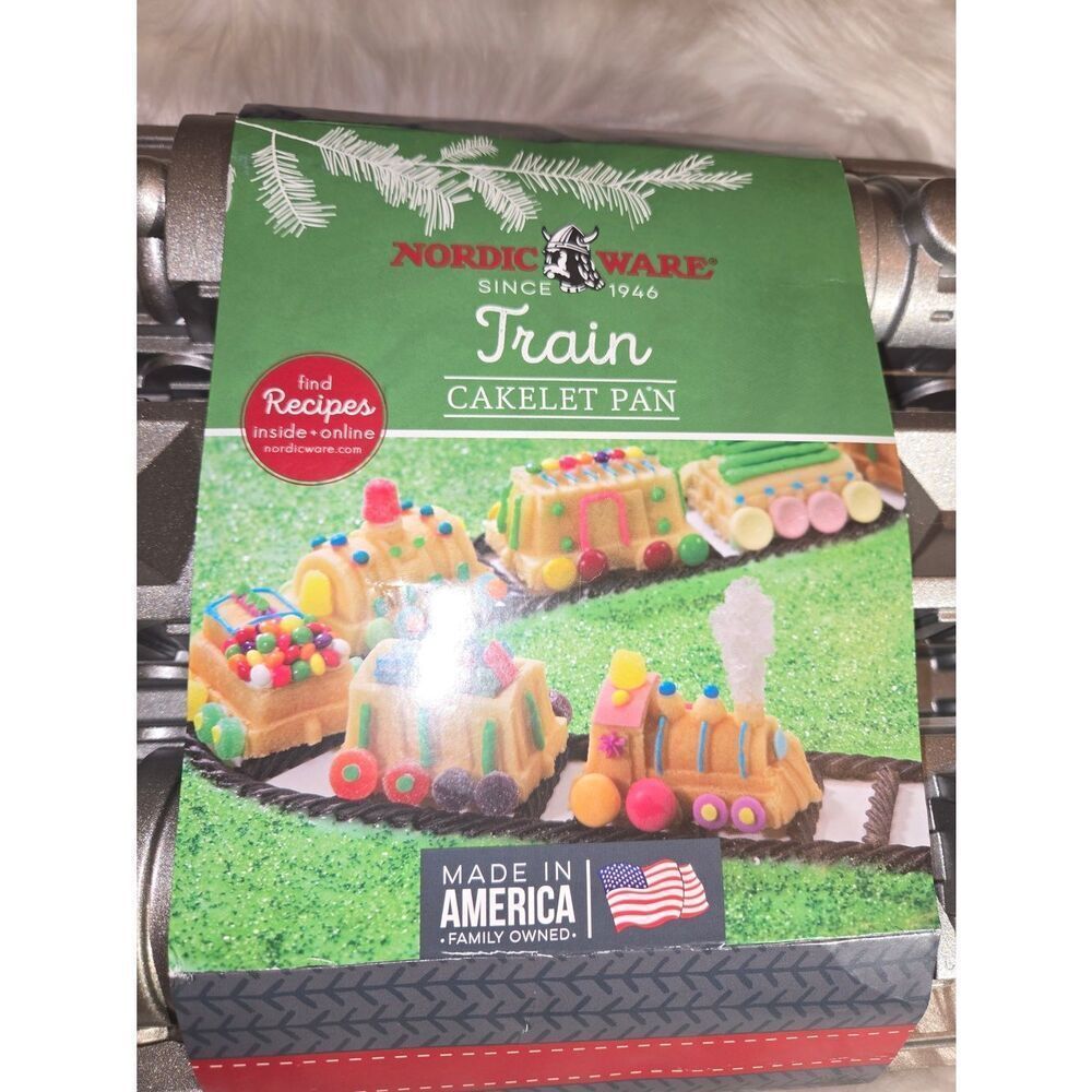 NWT Nordic Ware Train Cakelet Pan